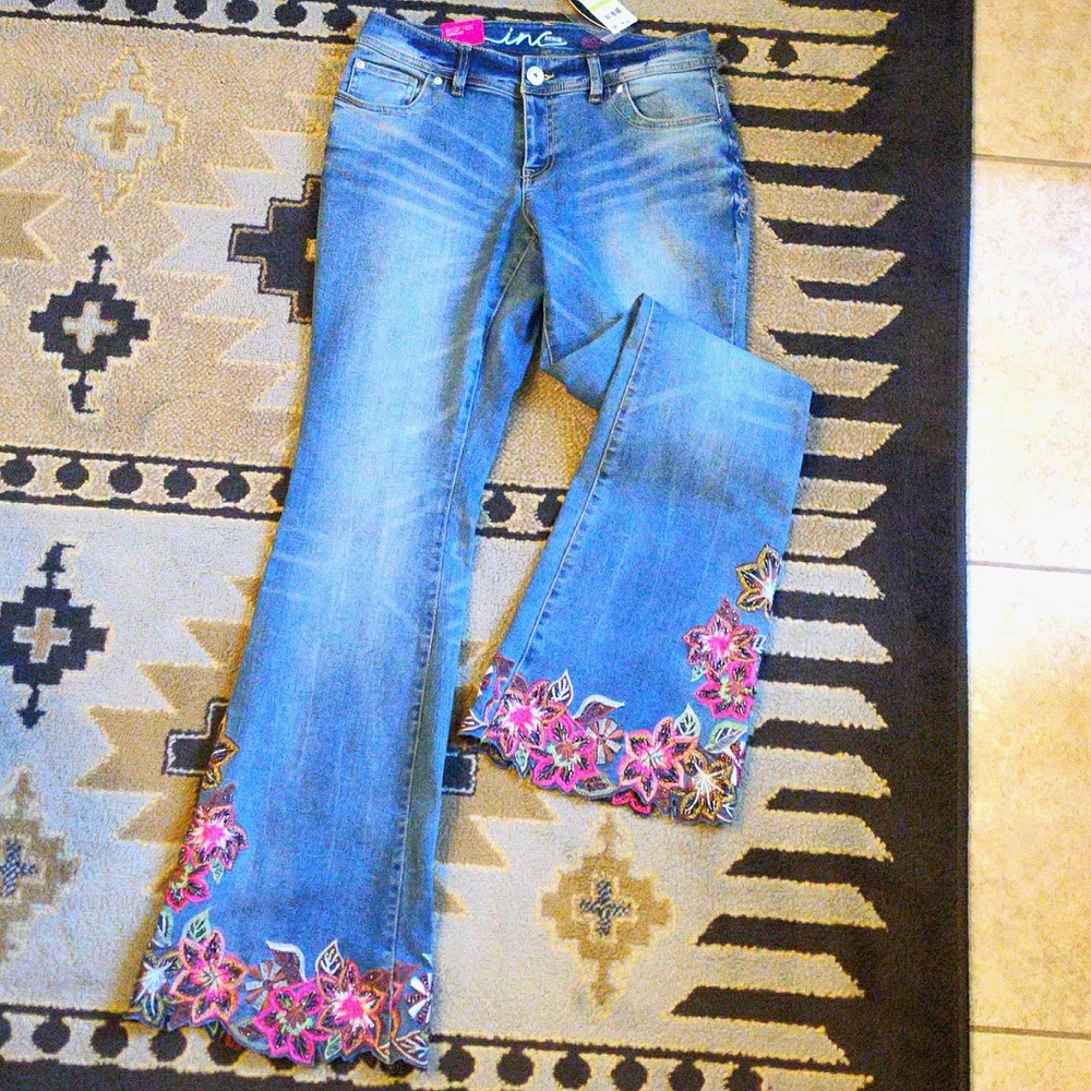NWT! INC Designer Bootleg Curvy fit Embroidered Flowers fashion jeans, Size 4
